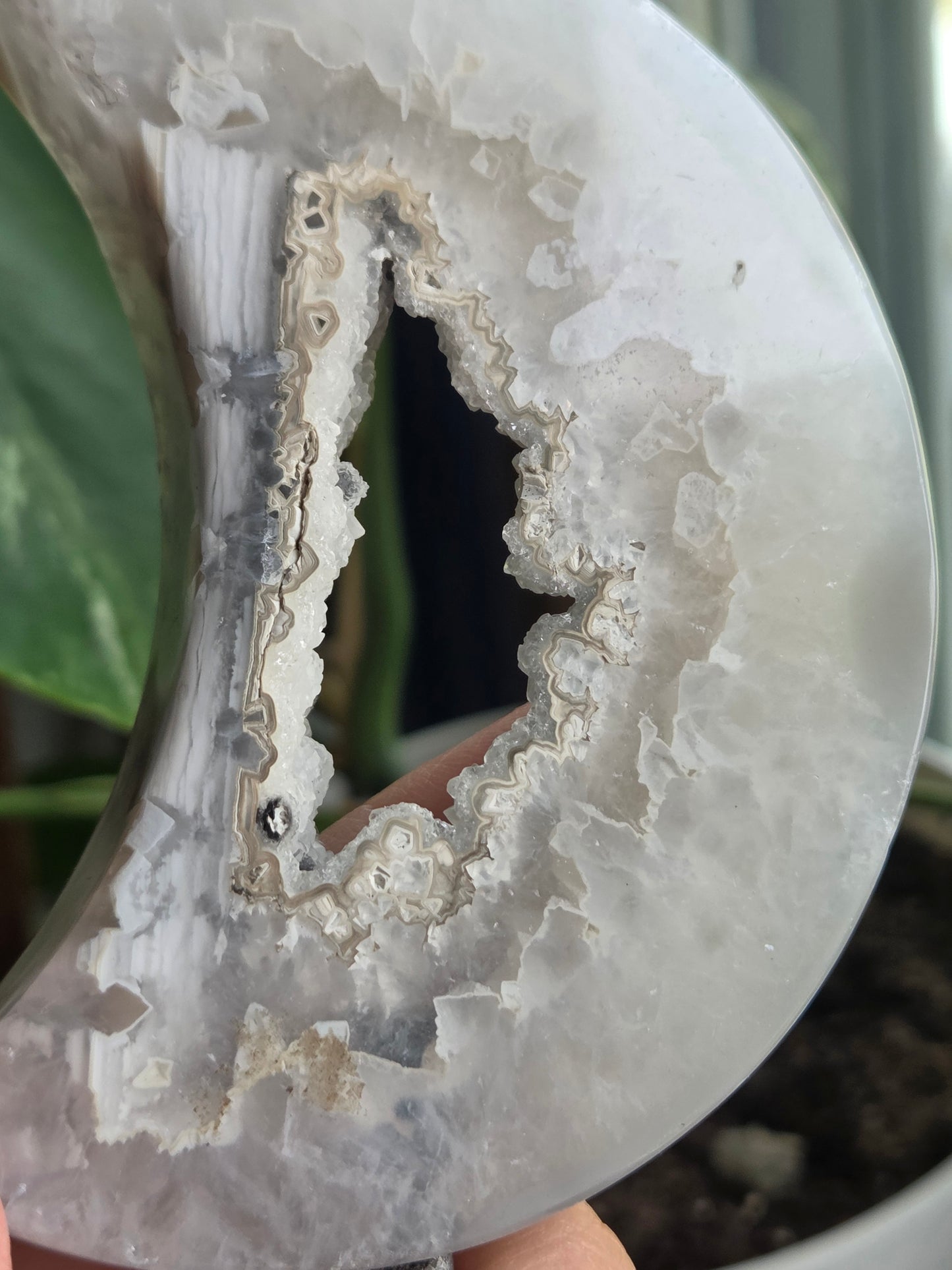 Agate moon on Stand