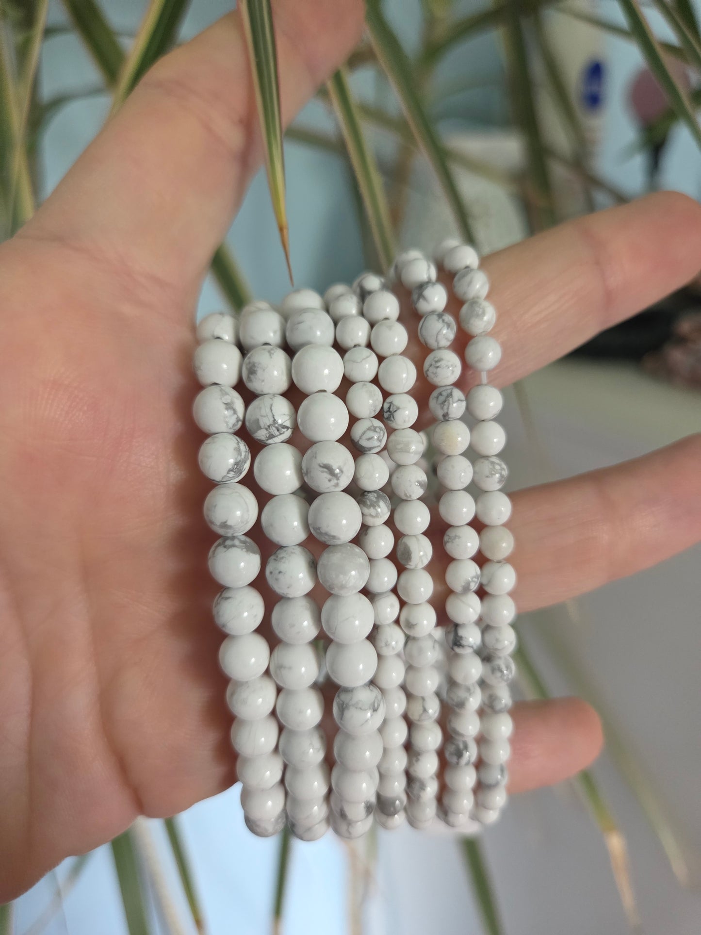 Howlite (4mm, 6mm)
