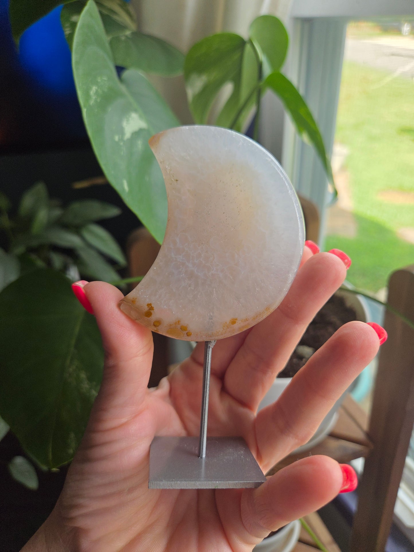 Agate moon on Stand